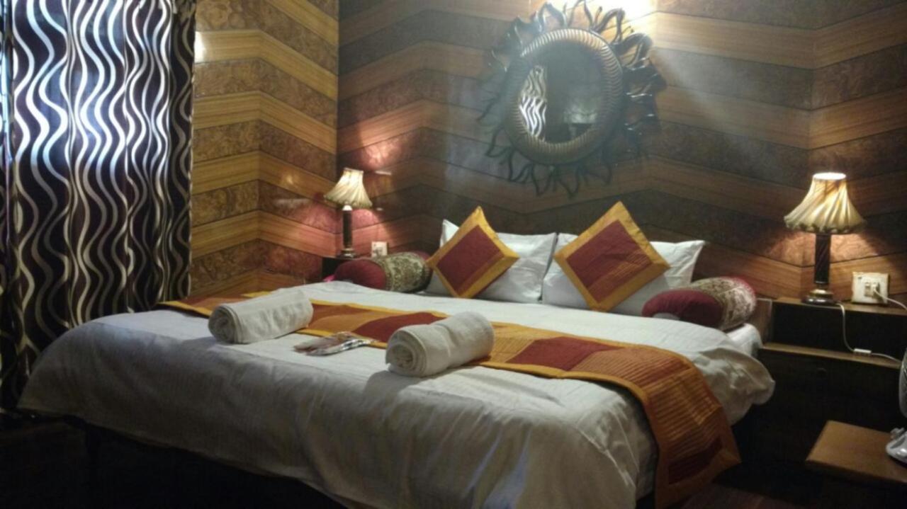 Goroomgo Ankur Lake View Mall Road Nainital - Prime Location With Luxury Room Ngoại thất bức ảnh