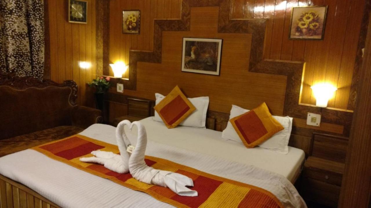 Goroomgo Ankur Lake View Mall Road Nainital - Prime Location With Luxury Room Ngoại thất bức ảnh