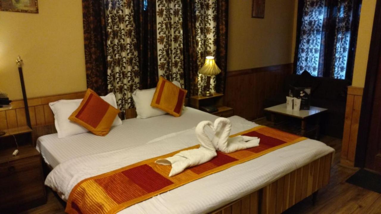 Goroomgo Ankur Lake View Mall Road Nainital - Prime Location With Luxury Room Ngoại thất bức ảnh
